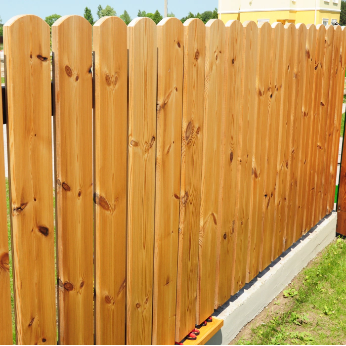 newly installed fence in a residential property in orlando fl